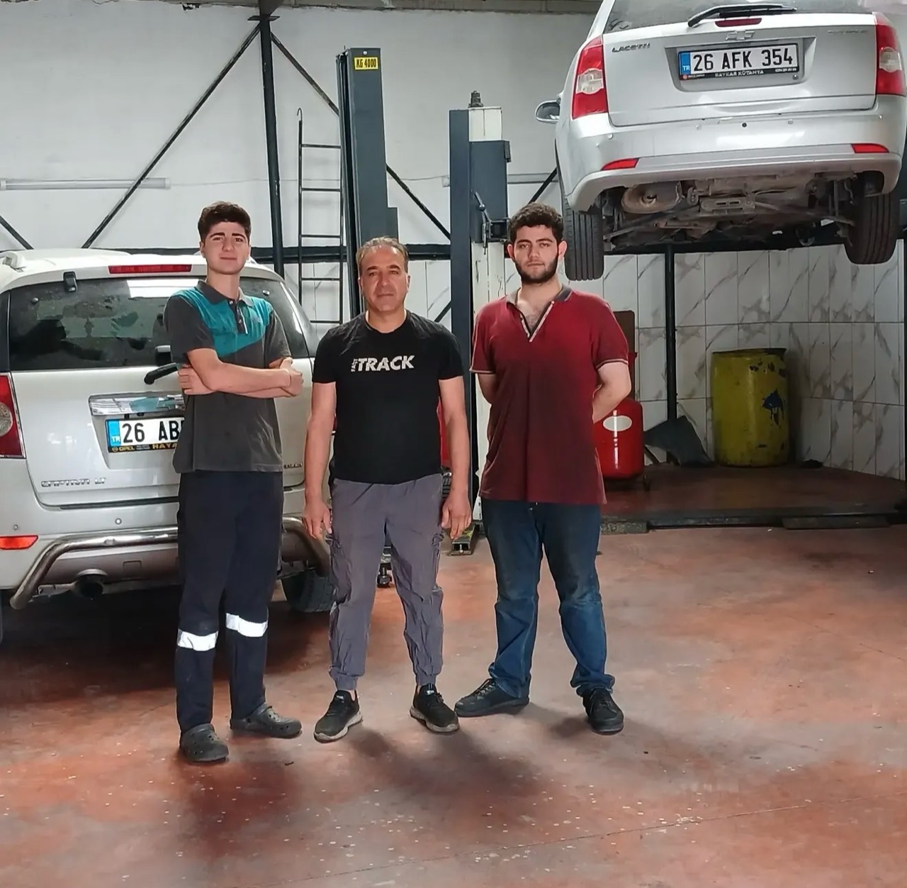 Hayat Otomotiv ekibi serviste